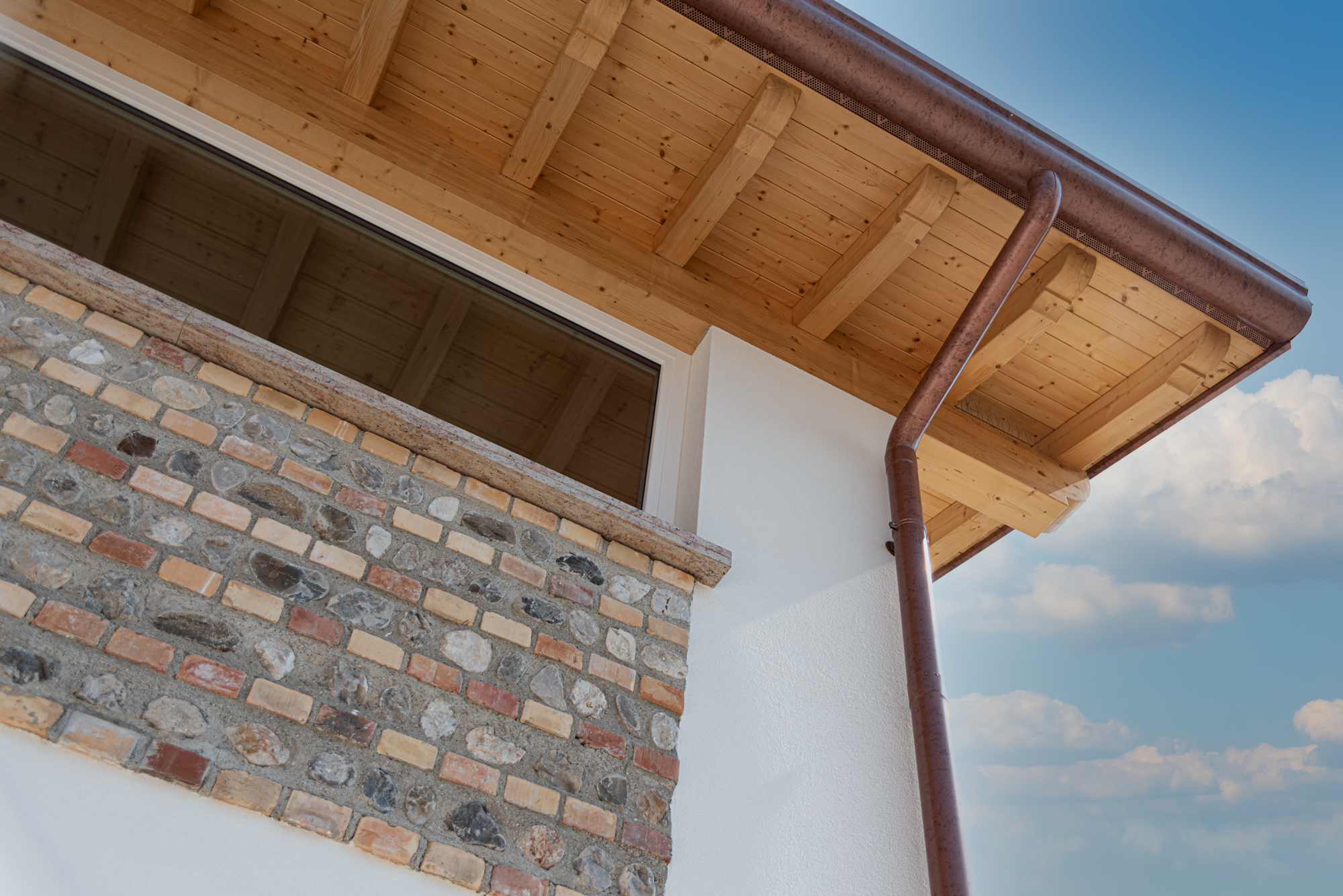 Abitazione valorizzata con nuovi serramenti in PVC