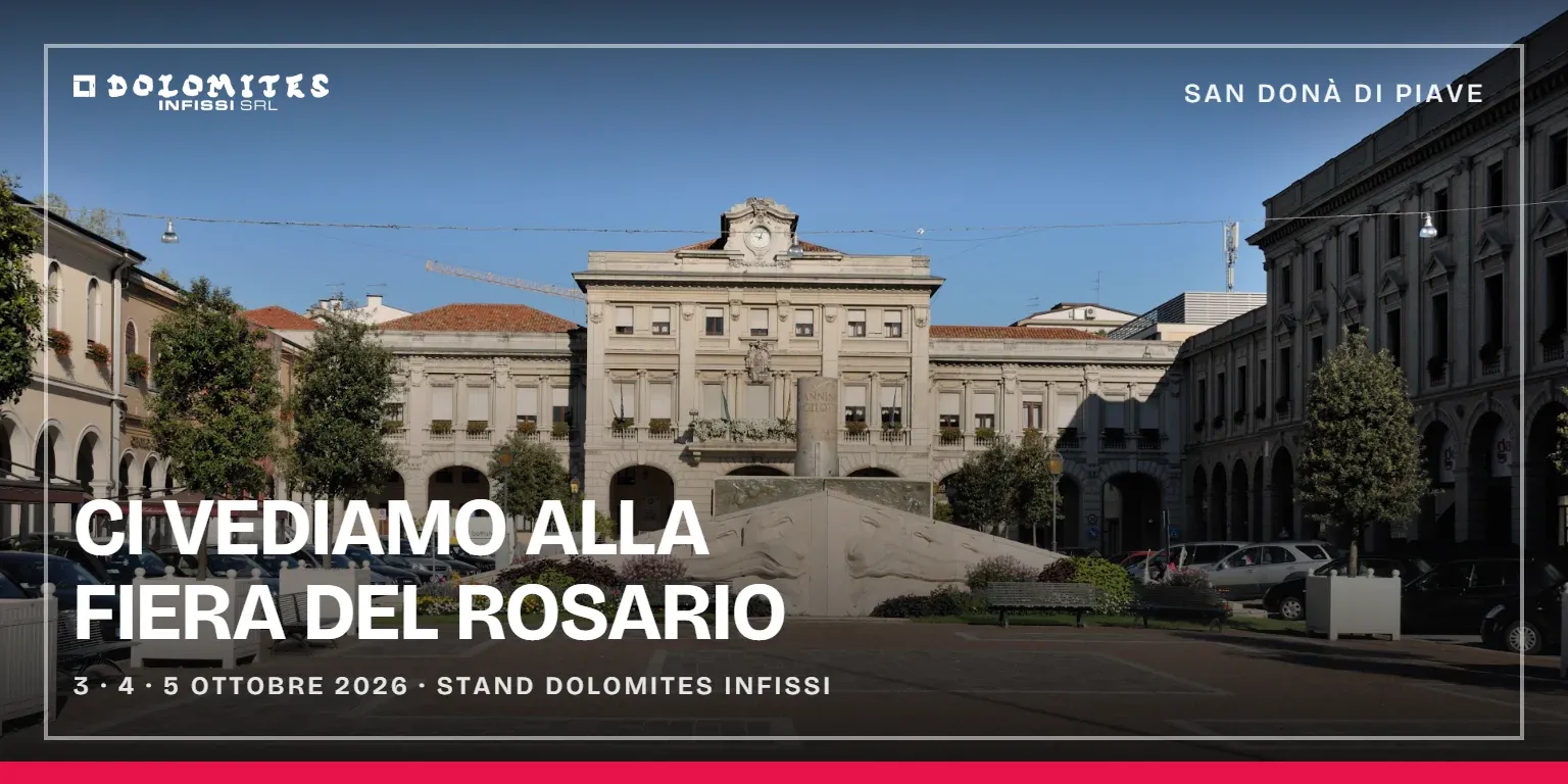 Piazza Indipendenza a San Donà di Piave con il logo Dolomites Infissi e l'invito alla Fiera del Rosario 2026, 3-5 ottobre